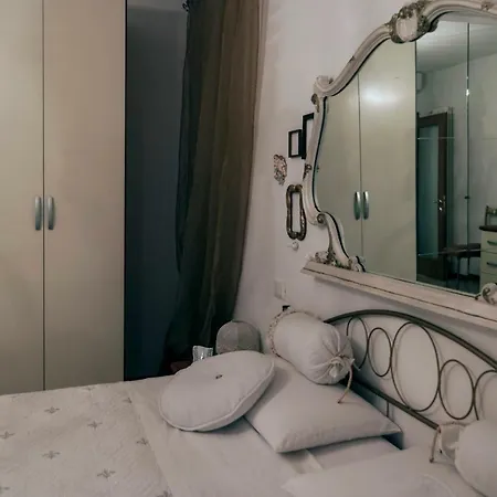 Casa Del Sole N° 2 White And Gold